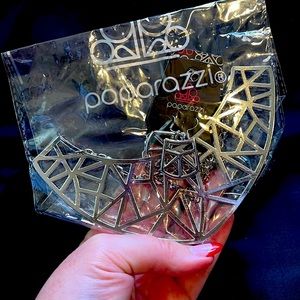 Paparazzi Necklace & Earring set